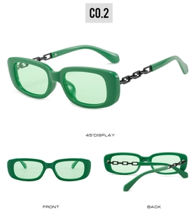 Vue multi-angles de lunettes de soleil carrées vertes avec branches décoratives en chaîne