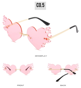 Detailansicht der rosa flammenförmigen herzförmigen randlosen Sonnenbrille