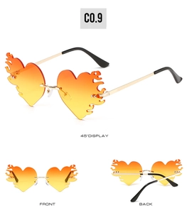 Details von Flammen-Herz-Sonnenbrille mit gelben Verlaufsgläsern und Goldbügeln