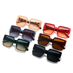 Fashion rectangular sunglasses set with thick frames and tortoise shell temples in six colors