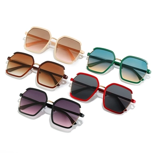 Fashionable oversized polygonal metal sunglasses with colorful gradient lenses in five shades