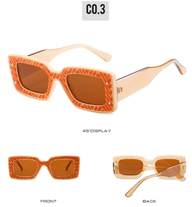 Dreifach-Ansicht der quadratischen Sonnenbrille mit cremefarbenem Rahmen und Muster