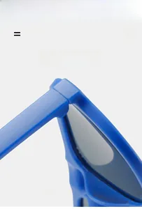 Details blauer matter Fassung mit flexiblem Scharnier und leichtem elastischem Material