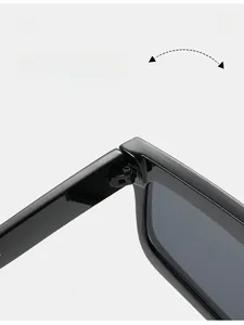 Detailaufnahme der robusten Scharniere schwarzer quadratischer Sonnenbrille mit Hochglanz