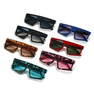 Flache quadratische Übergroße-Sonnenbrille in sieben Farben und Marmortexturen