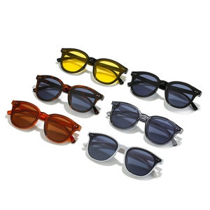 Klassisches Set runder Retro-Sonnenbrillen in sechs Farben wie Schwarz und Tortoise