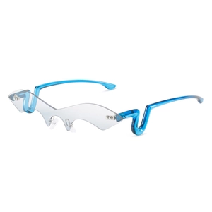Occhiali da sole a forma di pipistrello stile Y2K con stanghette ondulate blu e lenti grigie