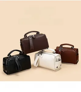 Texture détaillée des sacs Boston en cuir de vachette véritable en quatre couleurs