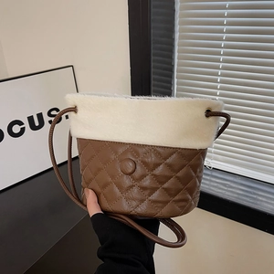Vintage quilted bucket bag with brown leather and white faux fur trim for autumn