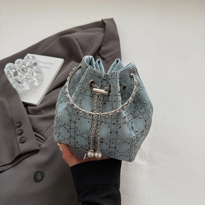 Sac seau en jean pour femmes avec rivets argentés et cordon de serrage à perles décoratif