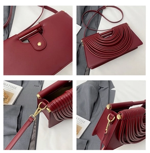 Détails du sac à main en cuir bordeaux avec poignée striée et boucles métalliques dorées