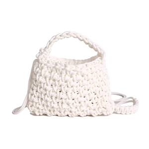 Sac fourre-tout blanc tissé à la main au design tressé minimaliste pour épaule ou bandoulière