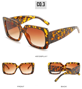 Vues multiples de lunettes de soleil écaillées oversize avec branches matelassées