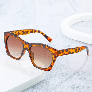 Retro oversized tortoiseshell polygon sunglasses with brown gradient lenses for women