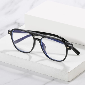 Monture de lunettes aviateur noire à double pont en TR90 avec rivets dorés élégants