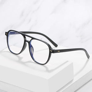 Monture de lunettes aviateur TR90 noir mat avec double pont et rivets décoratifs
