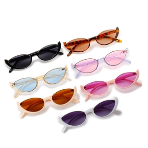 Lunettes de soleil œil de chat modernes et minimalistes en plusieurs couleurs style rétro