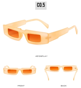 Trois vues d'une petite lunette de soleil rectangulaire orange translucide avec verres foncés