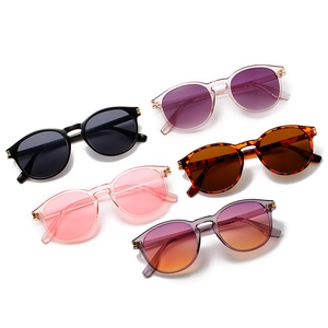Lot de lunettes de soleil rondes rétro en cinq couleurs avec verres teintés océan