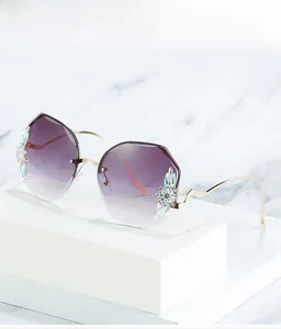 Détails de lunettes sans monture avec strass AB floraux et verres dégradés violets