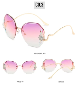 Trois vues de lunettes de soleil sans monture dégradé violet avec strass et fleurs