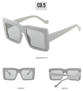 Trois angles de vue de lunettes de soleil punk carrées oversize grises à monture épaisse