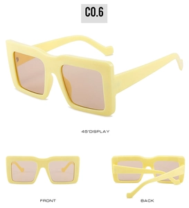 Vue sous trois angles de lunettes de soleil punk carrées oversize, monture crème et verres bruns