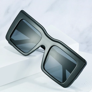 Lunettes de soleil punk carrées surdimensionnées, monture bleu et noir style Y2K