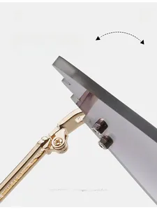 Détail macro de la charnière en métal doré durable sur lunettes de soleil flamme sans monture