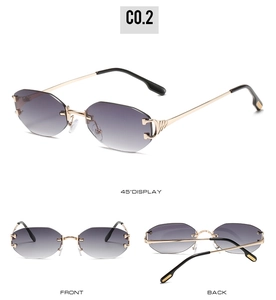 Vues détaillées de lunettes de soleil géométriques sans monture avec verres dégradés violets