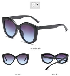 Détails de lunettes de soleil œil de chat à monture noire et verres dégradés violet bleu