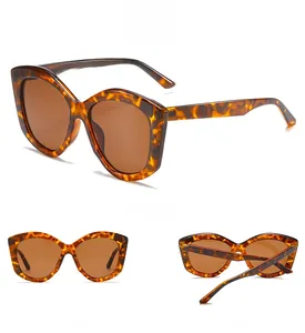 Trois vues de lunettes de soleil vintage surdimensionnées écaillées et verres marron