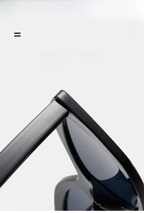 Détail de la charnière flexible et légère sur des lunettes de soleil œil-de-chat