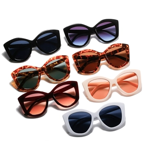 Collection de lunettes de soleil œil de chat oversize en plusieurs coloris de monture