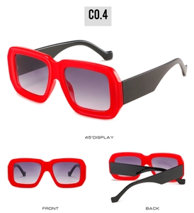 Detailansicht der roten quadratischen Sonnenbrille mit schwarzen Bügeln und Verlaufsgläsern
