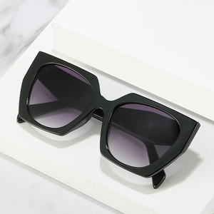 Chic oversized geometric sunglasses with wide temples and purple gradient lenses