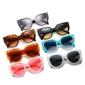 Fashionable oversized cat-eye sunglasses set featuring seven diverse frame color options
