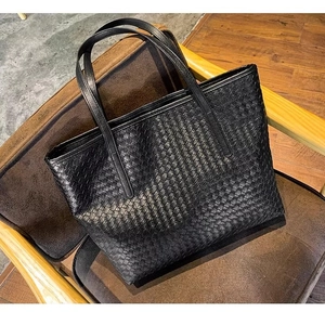Gewebte PU-Leder-Tragetasche Mit Großem Fassungsvermögen Intrecciato-Handtasche Minimalistische Schultertasche Für Damen