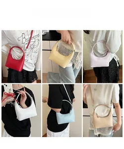 Collage bunter halbrunder Handtaschen in verschiedenen Tragevarianten für Damen