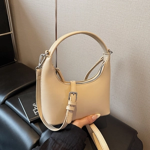 Schicke beige Halbmondtasche mit rundem Griff und verstellbarem Schultergurt für Damen