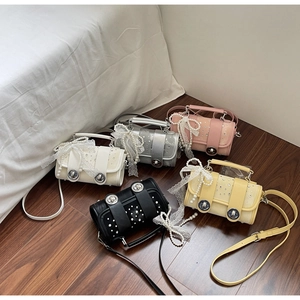 Detailed group view of stylish beach bags in five colors with lace bows and pearl chains
