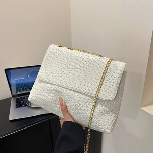 White woven texture shoulder bag with gold chain strap for classic vintage style