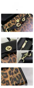 Dettaglio borsa leopardata con chiusura a rotazione dorata e cuciture di lusso