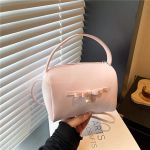 Rosafarbene minimalistische Handtasche mit Schleife und Perle für modische Damen