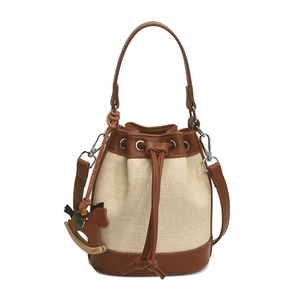 Retro-Canvas-Beuteltasche mit braunem Lederbesatz und hölzernem Pferdeanhänger