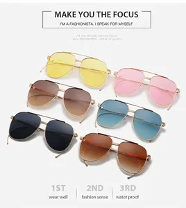 Collection de six lunettes aviateur colorées avec montures métalliques classiques à double pont