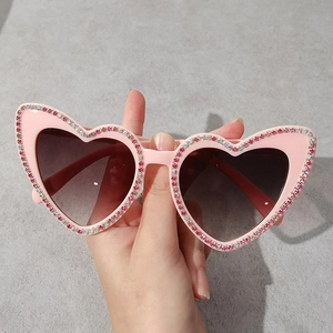Lunettes de soleil cœur rose avec strass et verres dégradés pour femmes tendance