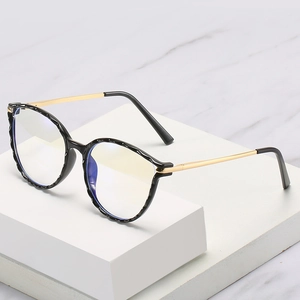 Retro round TR90 blue light blocking glasses with black wavy frame and gold metal temples