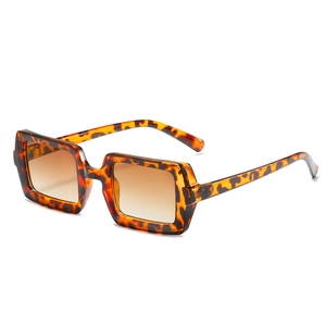 Fashionable square tortoise shell sunglasses with brown gradient lenses for women