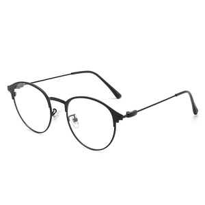 Monture optique rétro noire mate à sourcils avec branches en métal et plaquettes de nez